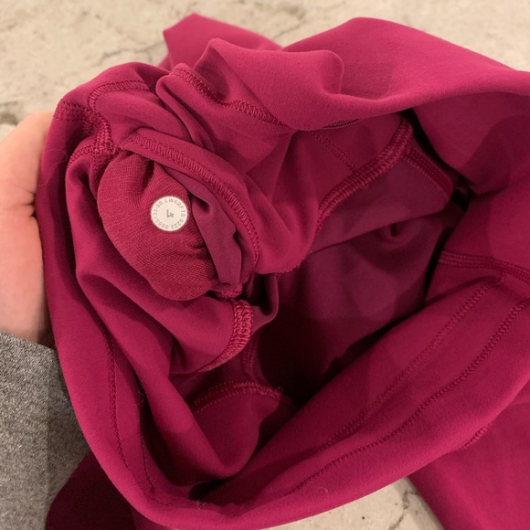Lululemon Cropped 21”Leggings - Picture 4 of 5